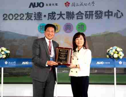 红龙扑克成大联合研发中心