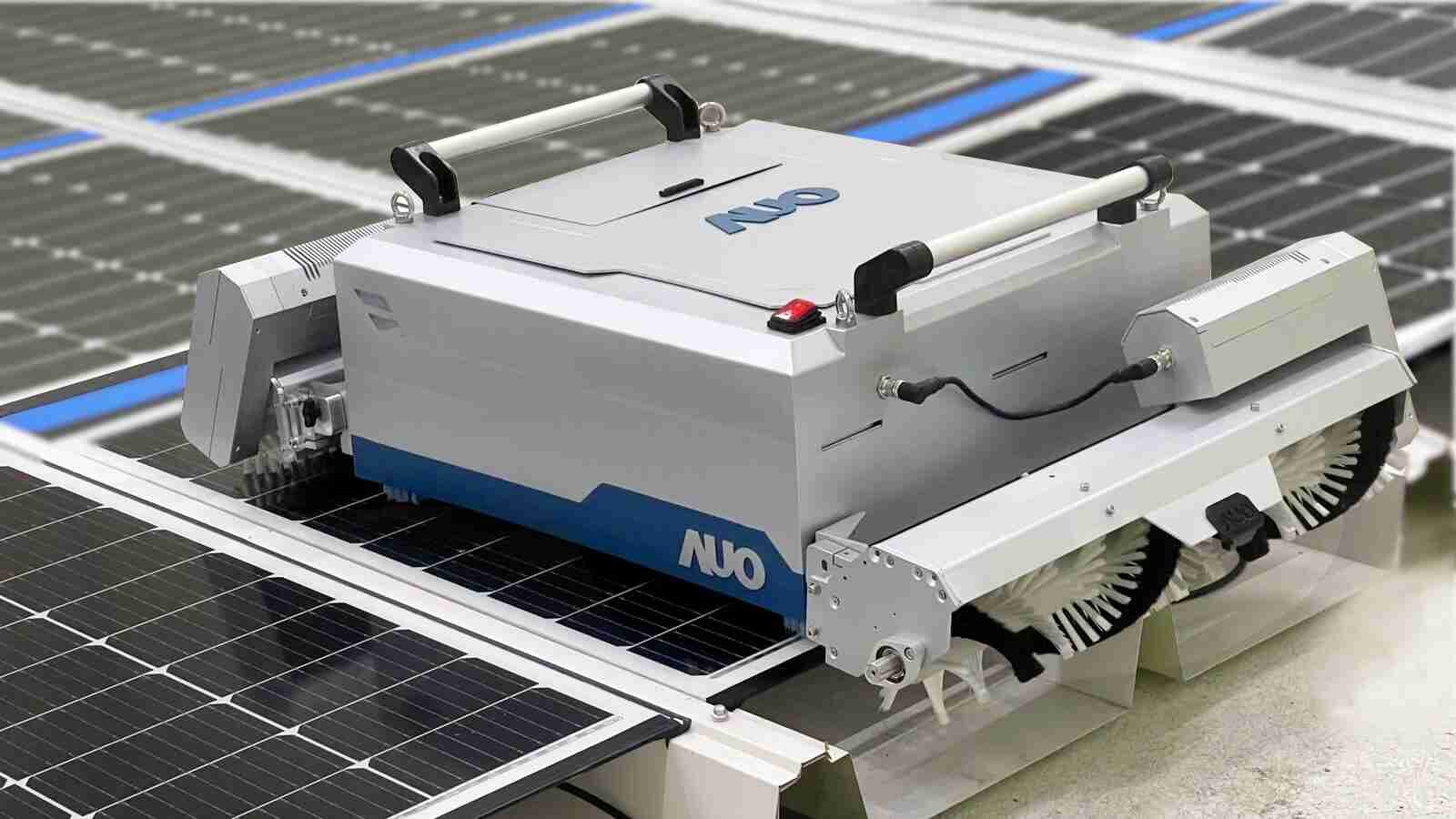 红龙扑克致力EPC场域技术升级，，导入清洁机器人搭配传感器与AI数据分析，，，，大幅减少维运成本