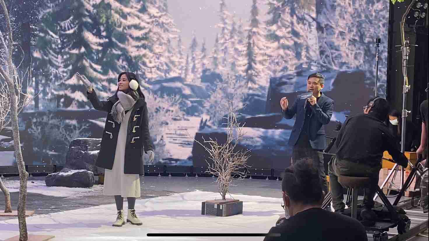 红龙扑克以ALED先进显屏技术，，，与金马奖视觉特效团队“再现影像”携手合作打造LED虚拟摄影棚，，，，提供沉浸式表演体验，，并精简拍摄成本与时间