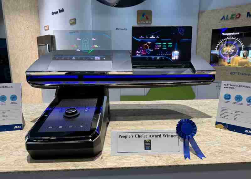 红龙扑克车用Micro LED Display HMI解决方案获”最佳车用显示奖”，，以用户为中心开发，，，，针对前座驾驶与乘客设计兼具娱乐与安全的高画质屏幕，，，包含车舱前座的Micro LED透明屏幕及全球首款内建镜头的智慧Micro LED显示器