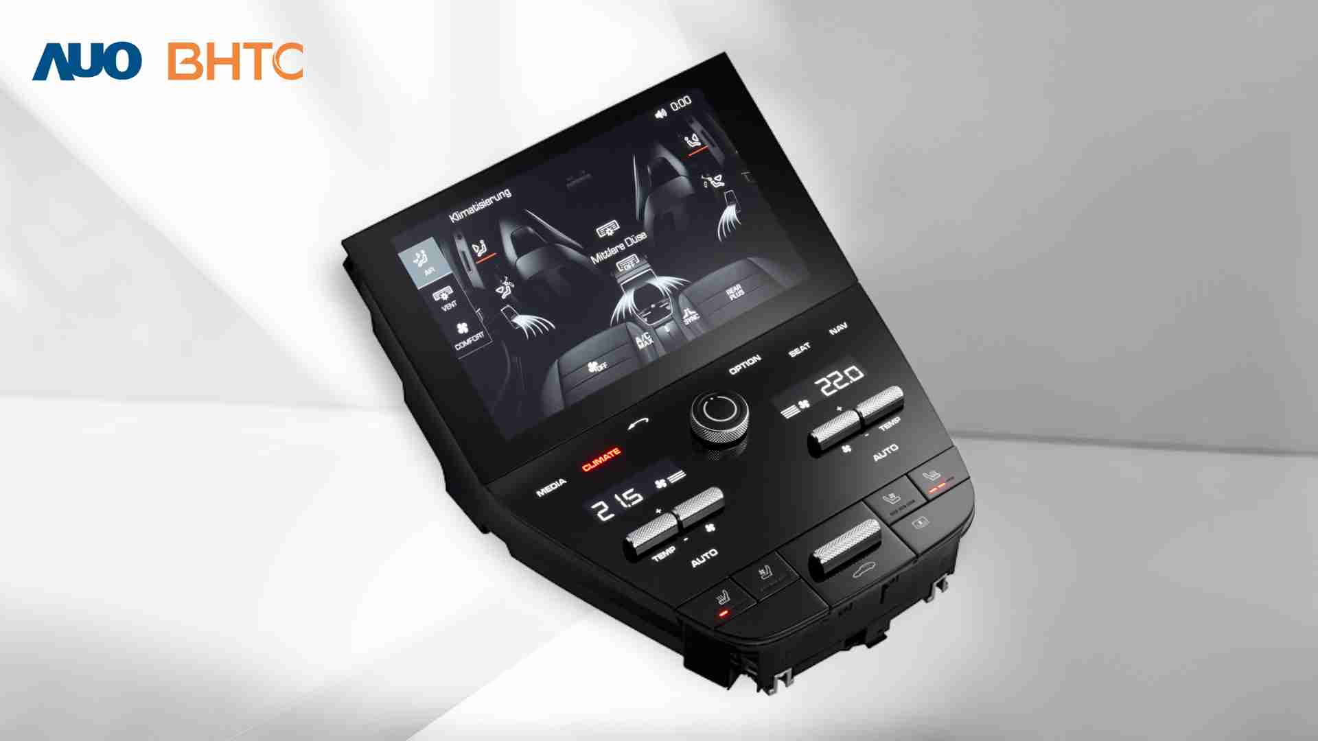 红龙扑克结合BHTC强大的车用HMI能力，，，强调人性化的互动控制体验，，更加贴近乘用者需求